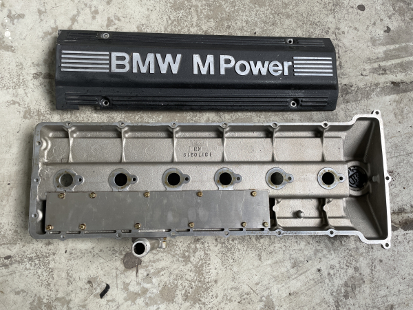 BMW M5 E34 valvecover cylinderhead valve cover S38B38 M3 E30